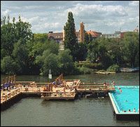 Berlin - der Badeshiff